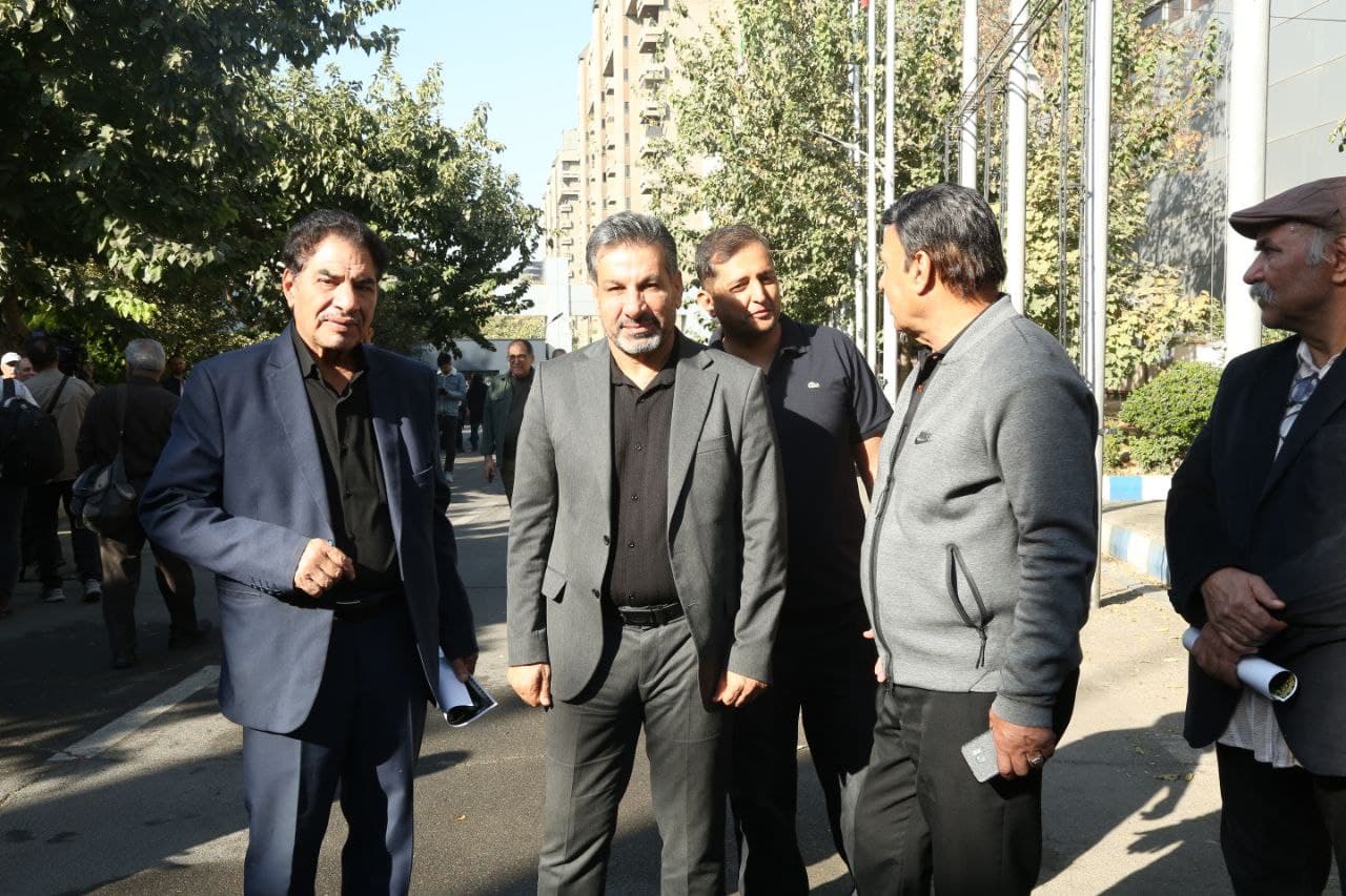 صحبت های محمد مومنی پیشکسوت باشگاه استقلال در مراسم تشییع مرحوم اکبر کارگرجم