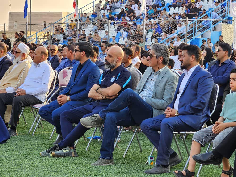 جایی که یک رویا، بالاخره شکل زمین و دیوار گرفت! کمپ استقلال دربها را باز کرد؛ برای مردم آبیدل استان بوشهر و شهرستان کنگانکه لایق بهترینها هستند.