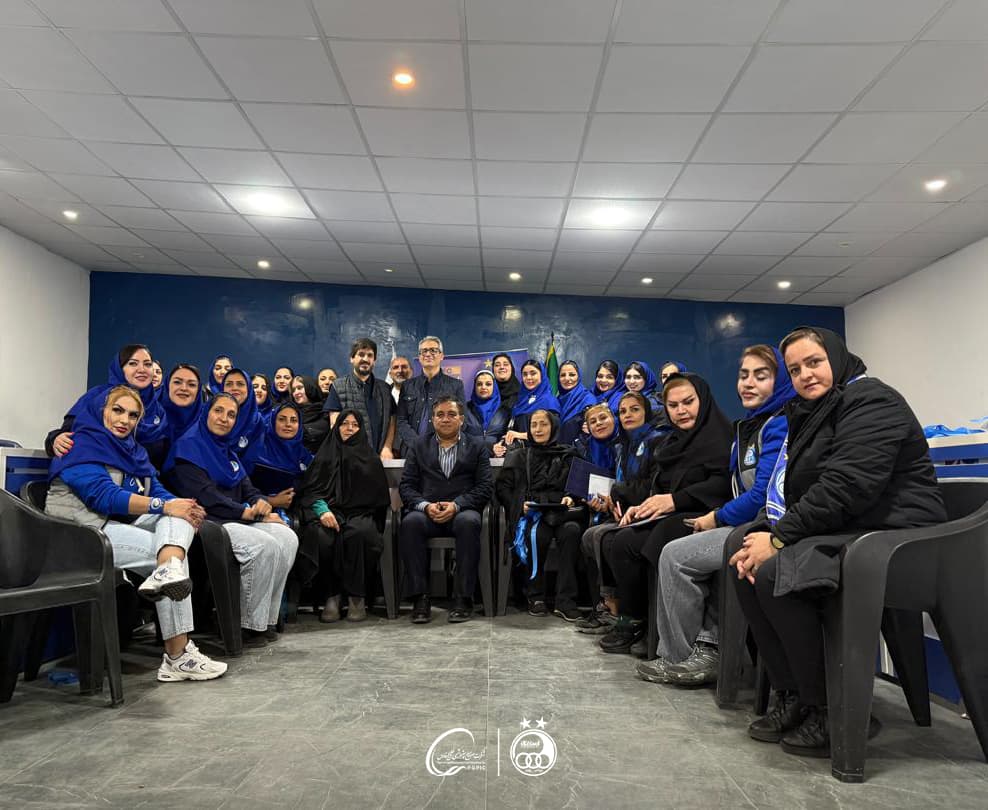 تقدیر باشگاه استقلال از بانوان مشوق در نشست کانون هواداری