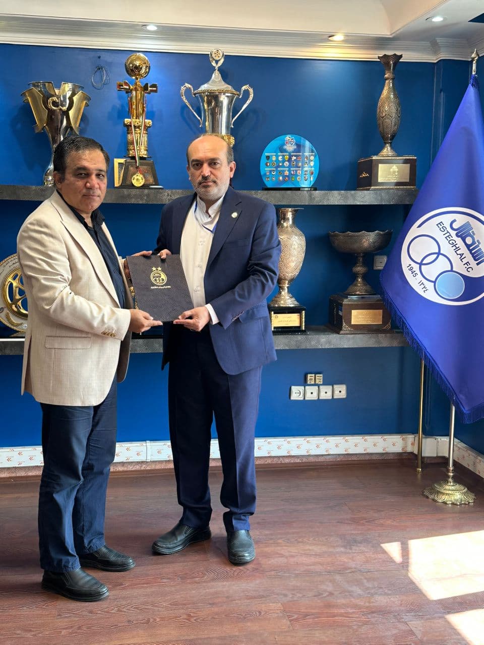 دکتر ناصرقلی سارلی بهعنوان مدیر تیمهای والیبال استقلال ایران منصوب شد.