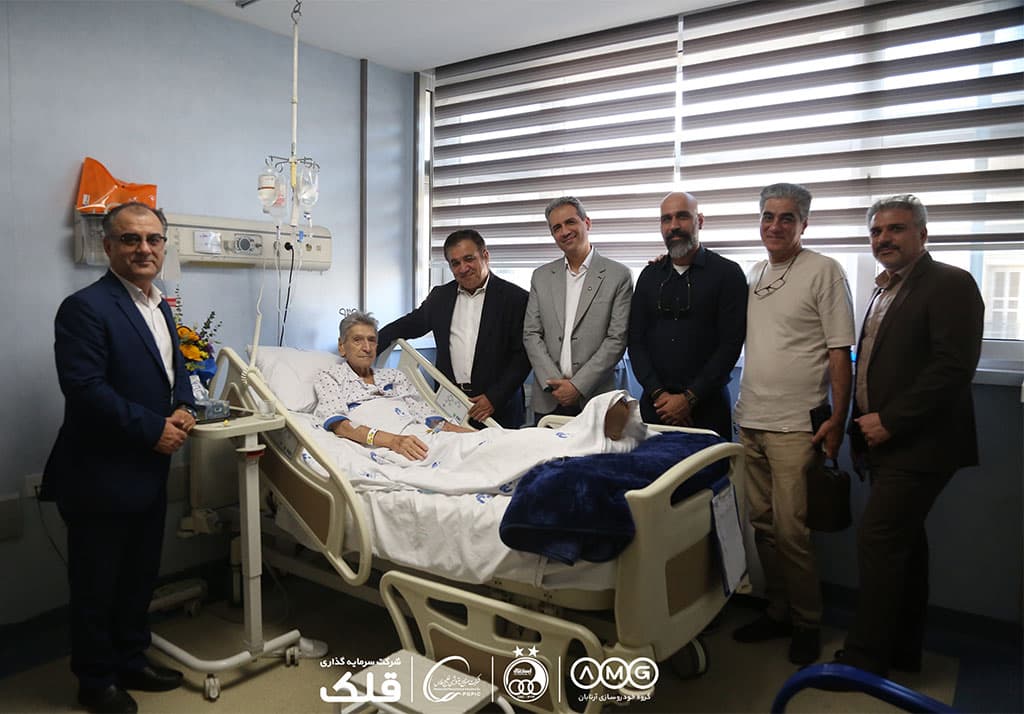 رئیس هیئتمدیره، معاون فرهنگی و مدیر روابط عمومی از اکبر کارگرجم عیادت کردند