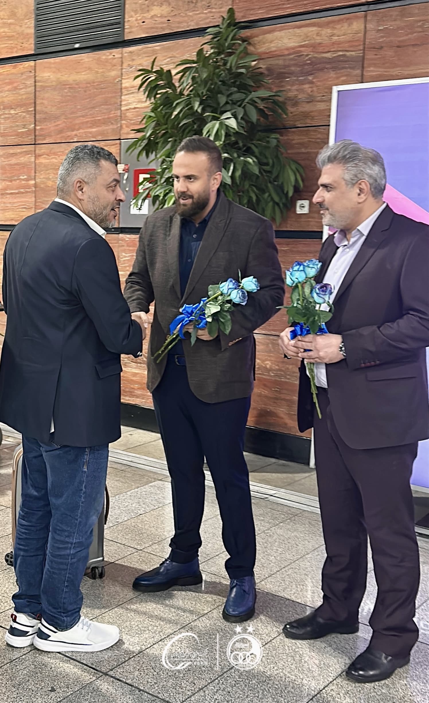 کاروان تیم فوتبال الوحدات اردن بامداد امروز برای برگزاری دیدار مقابل استقلال ایران وارد فرودگاه بینالمللی امام خمینی (ره) شد.