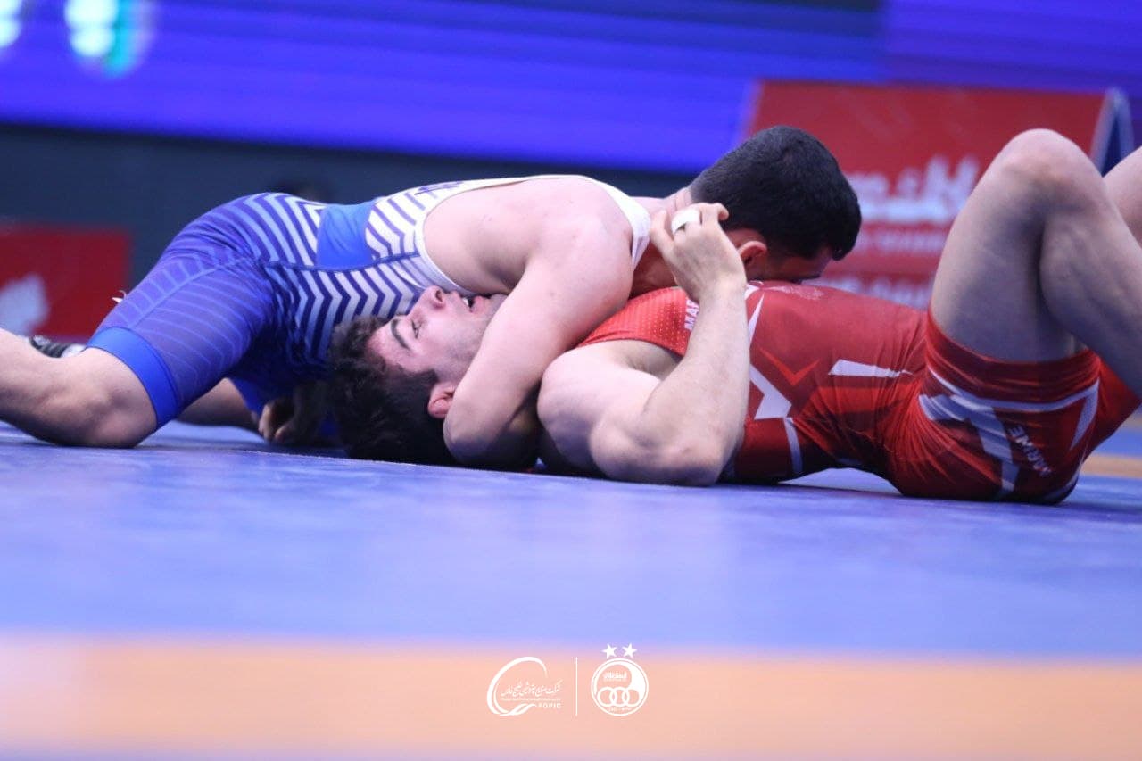 گزارش تصویری از جدال آبیپوشان استقلال قم برابر کشتیگیران نفت و گاز زاگرس جنوبی در فینال لیگ برتر کشتی فرنگی ایران