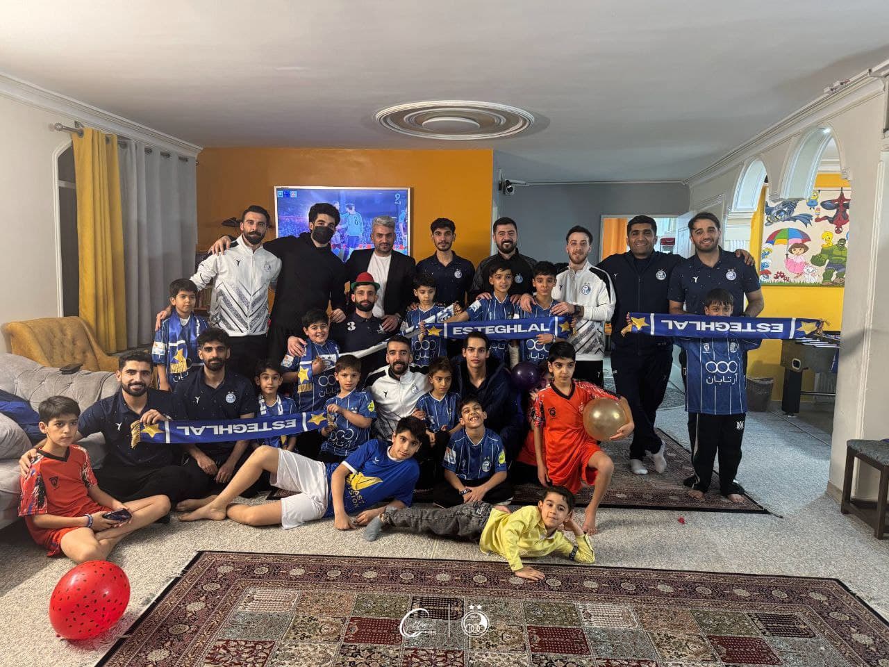 یلدایی به رنگ مهربانی؛ فوتسالیستهای استقلال مهمان خانه امید شدند