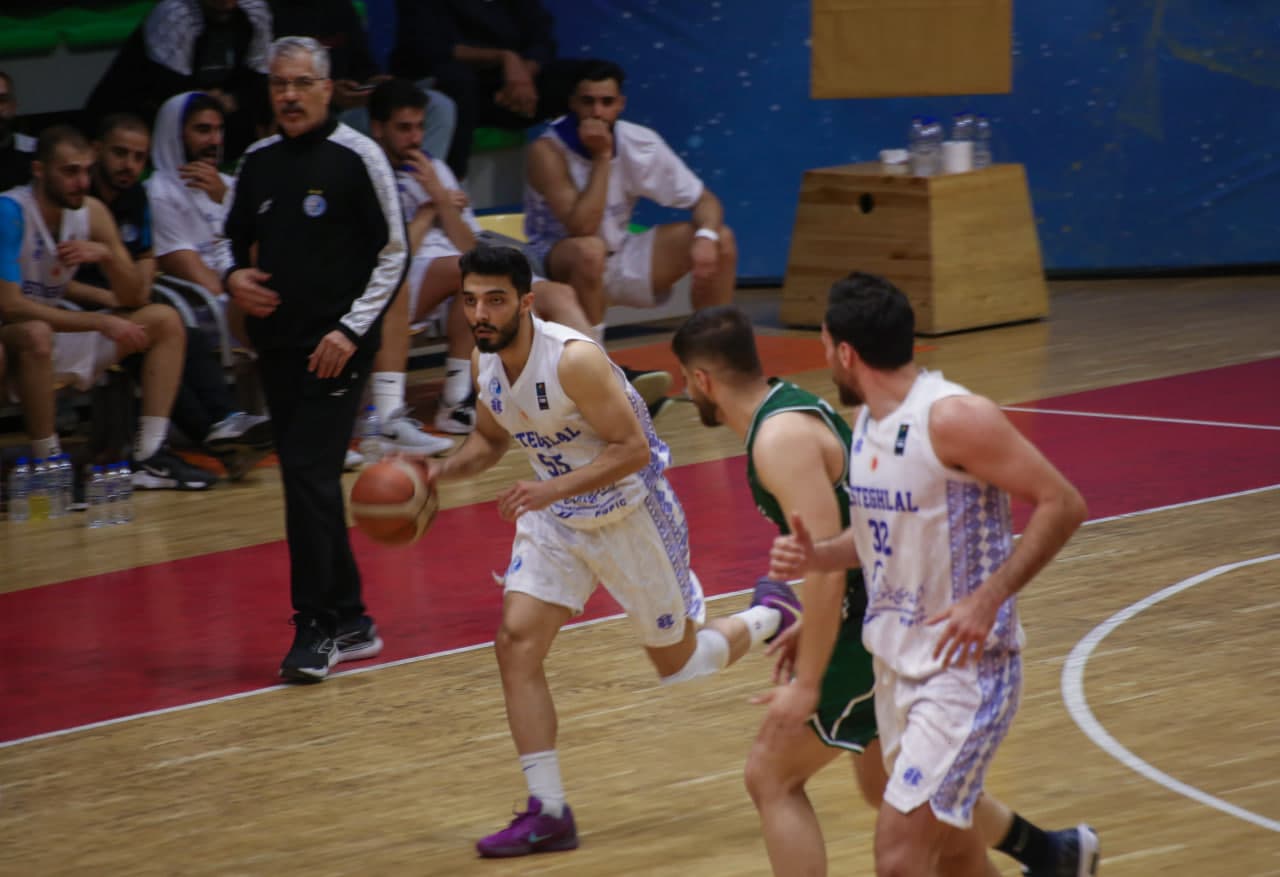 استقلال با دو پیروزی متوالی صدرنشینی را حفظ کرد