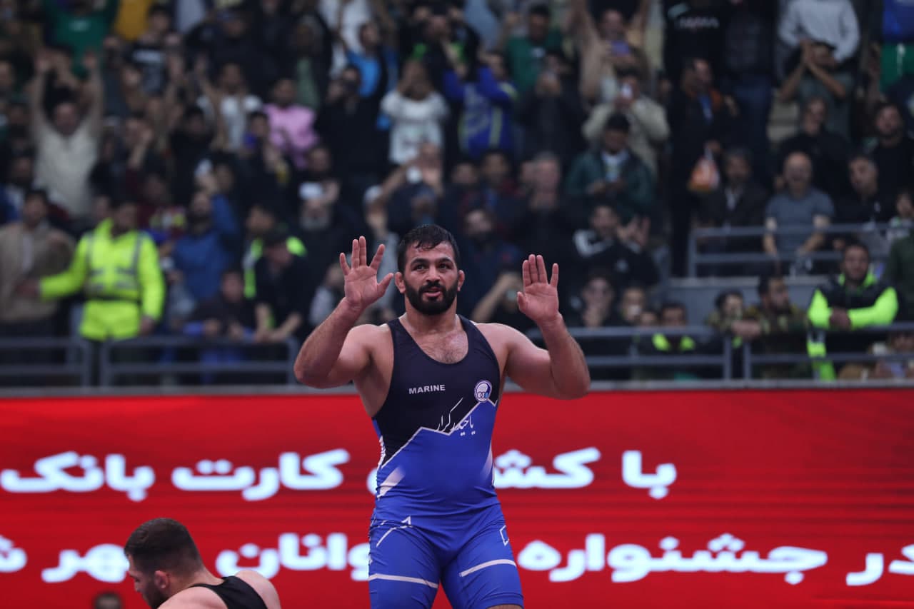 بانک شهر به استقلال رسید؛ دربی کشتی آزاد ایران در سالن هفت تیر