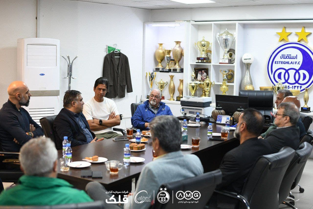 بازدید دکتر تاجرنیا از آکادمی استقلال